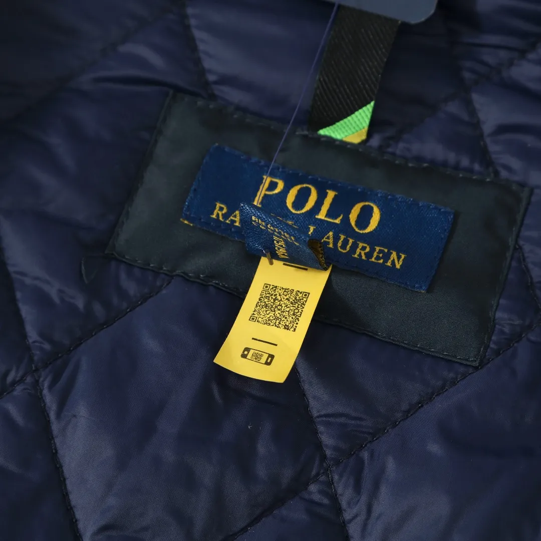 P350 #R57 Ralpah Lauren/Ralph Lauren Diamond Check Stand Collar Veteran Cotton Jacket Uniform British Retro Style for Men and Women Item No. RL17381 Classic Diamond Henley Lavalier Thin Cotton Jacket Simple yet stylish corduroy trimmed cuffs Collar Can be straight folded Two-wear, half-high collar front double-button closure, front full zipper Fabric has a certain anti-water effect, classic forever , there are adjustable buckle tabs at the back waist. Delicate embroidery of the pony on the left side of the chest is retro and timeless. Color: black, navy blue, brown, army green. Size: M L